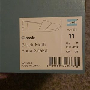 BNWT Toms